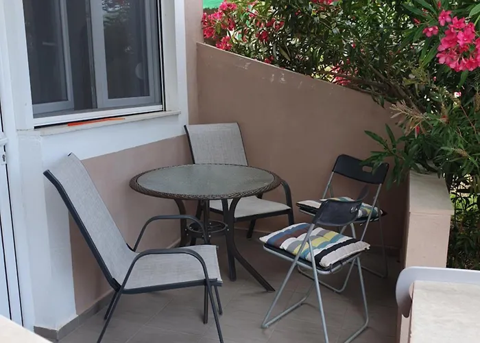 Maraki Ξενοδοχείο *